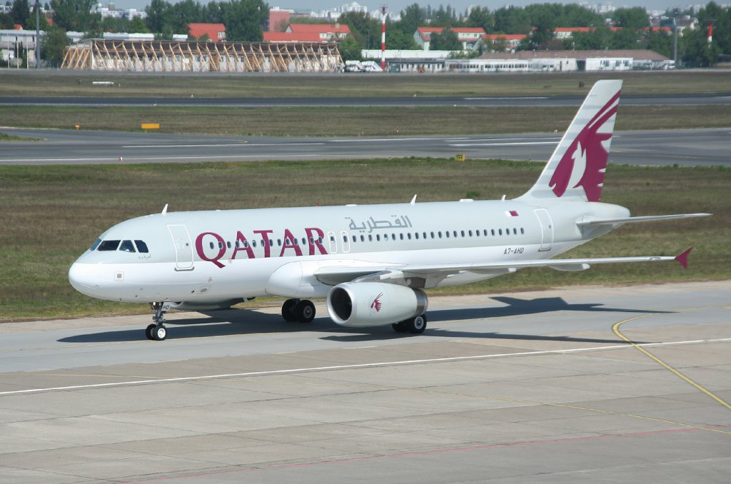 Qatar Airways A 320-232 A7-AHD bei der Ankunft in Berlin-Tegel am 07.05.2011