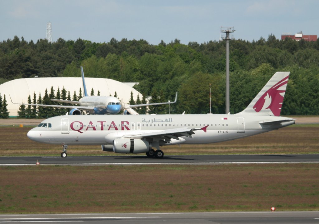 Qatar Airways A 320-232 A7-AHS nach der Landung in Berlin-Tegel am 17.05.2012