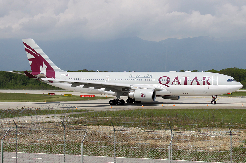 Qatar Airways, A7-ACF, Airbus, A330-202, 08.05.2010, GVA, Geneve, Switzerland 


