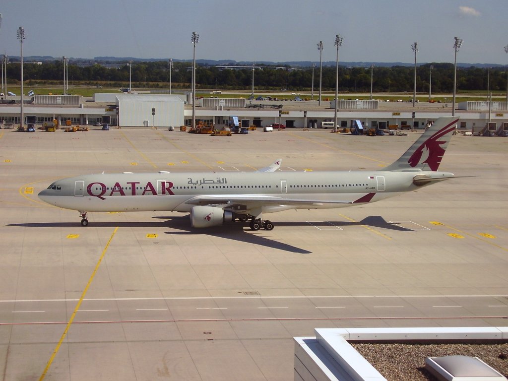 Qatar Airways
Typ:Airbus A330 200
Flughafen:Mnchen MUC
Kennung:A7-AEB
Datum:17.9.2011