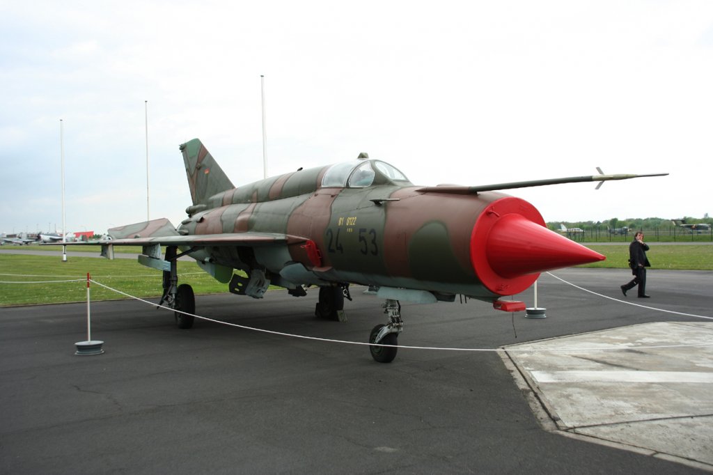 Restaurierte Mig-21BIS 24+53(Ex-NVA 999) am 12.05.2010 im Luftwaffenmuseum Berlin-Gatow