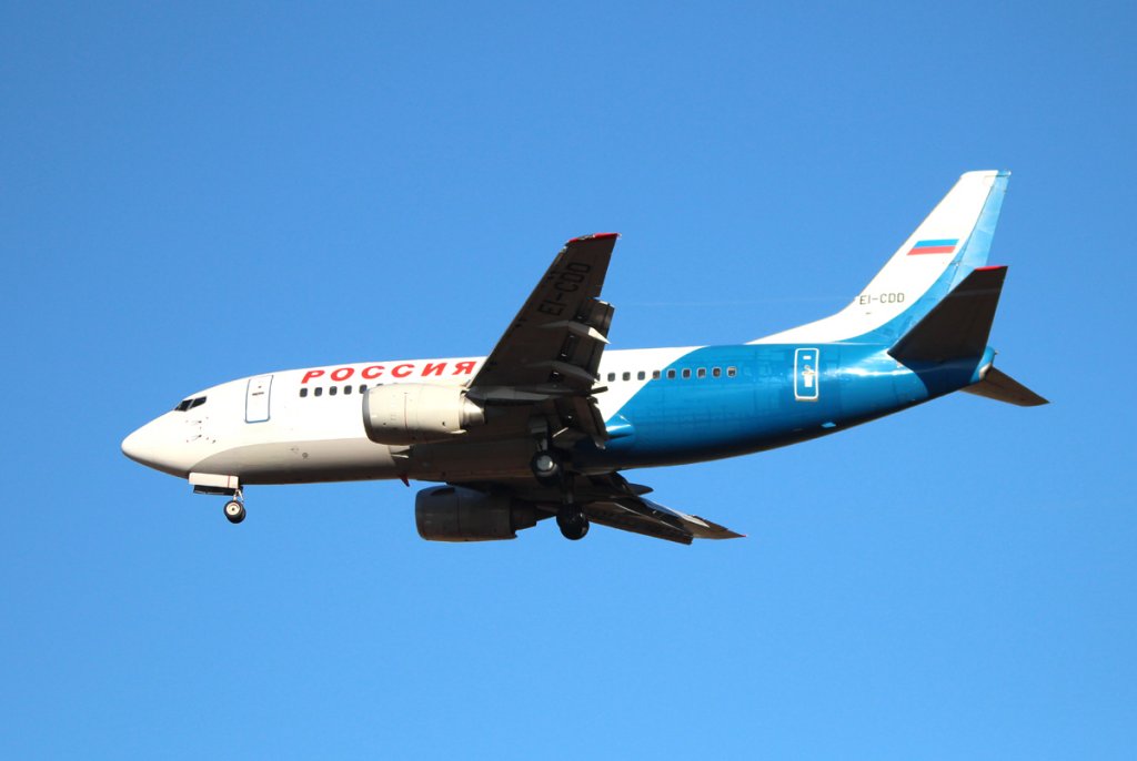 Rossiya B 737-548 EI-CDD bei der Landung in Berlin-Schnefeld am 13.10.2012