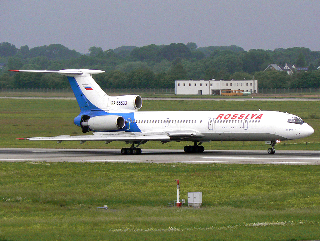 Rossiya Tu-154M RA-85800 nach der Landung auf 05R in DUS / EDDL / Düsseldorf am 20.05.2007