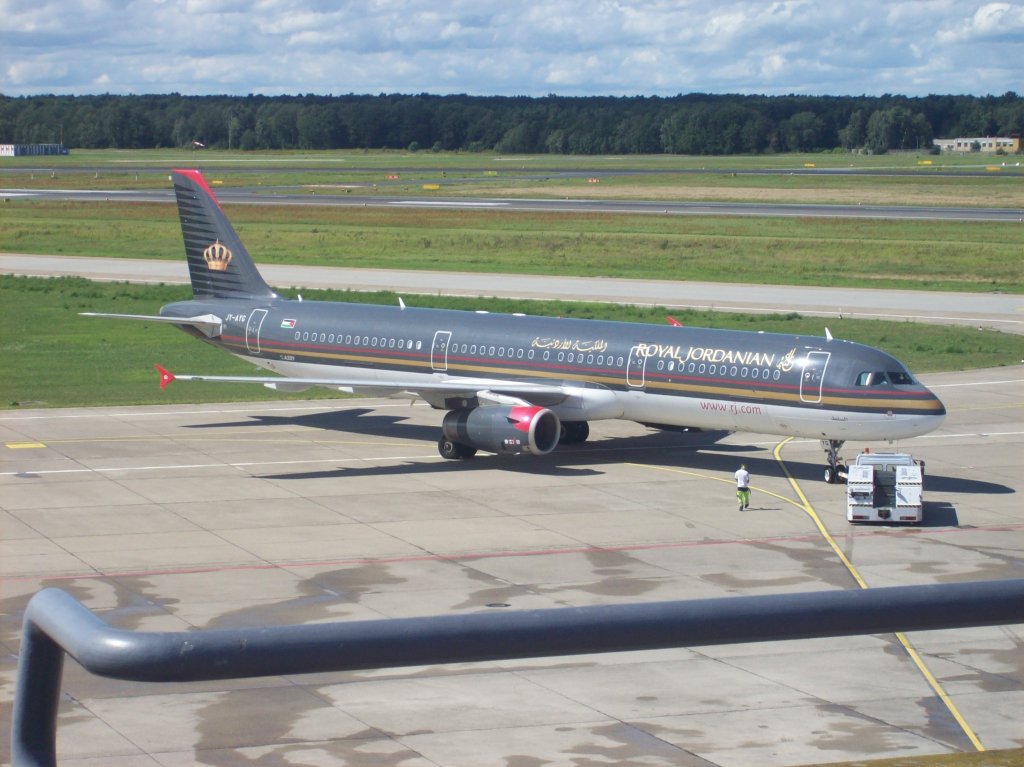 Royal Jordanien
Typ:Airbus A321
Flughfen:TXL
Kennung:JY-AYG
Datum:10.8.2011
  