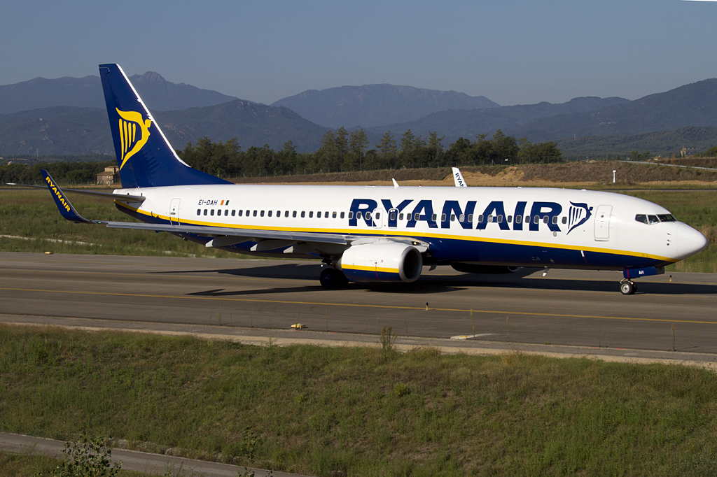 Ryanair, EI-DAH, Boeing, B737-8AS, 12.09.2010, GRO, Girona, Spain



