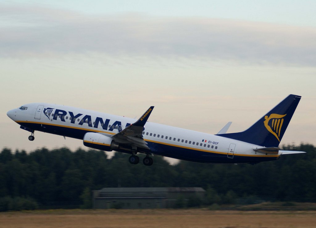 Ryanair, EI-DCF, Boeing 737-800 WL, 2010.07.08, NRN-EDLV, Weeze (Niederrhein), Germany
