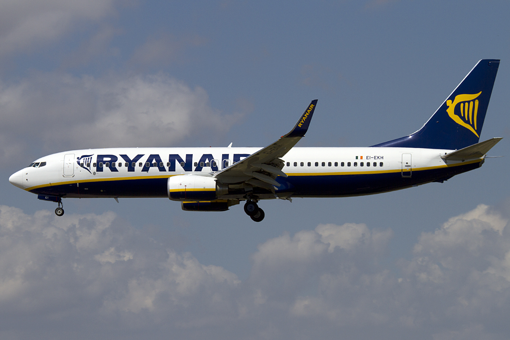 Ryanair, EI-EKH, Boeing, B737-8AS, 10.09.2010, BCN, Barcelona, Spain


