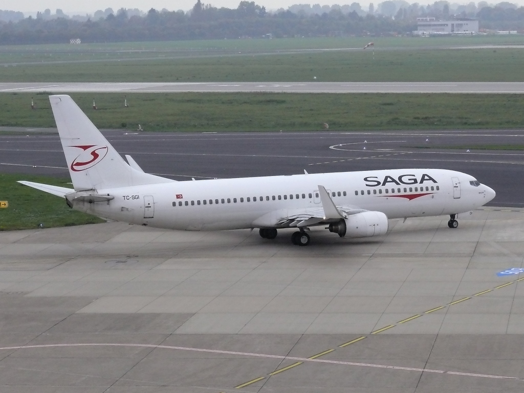 SAGA Airlines; TC-SGI. Boeing 737-86J. Flughafen Dsseldorf. 17.10.2010.