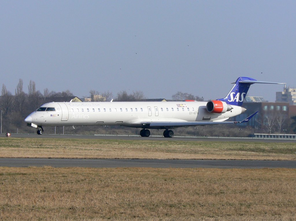 SAS Canadair Regjet CRJ900 OY-KFA beim Start in Berlin-Tegel am 17.03.2012