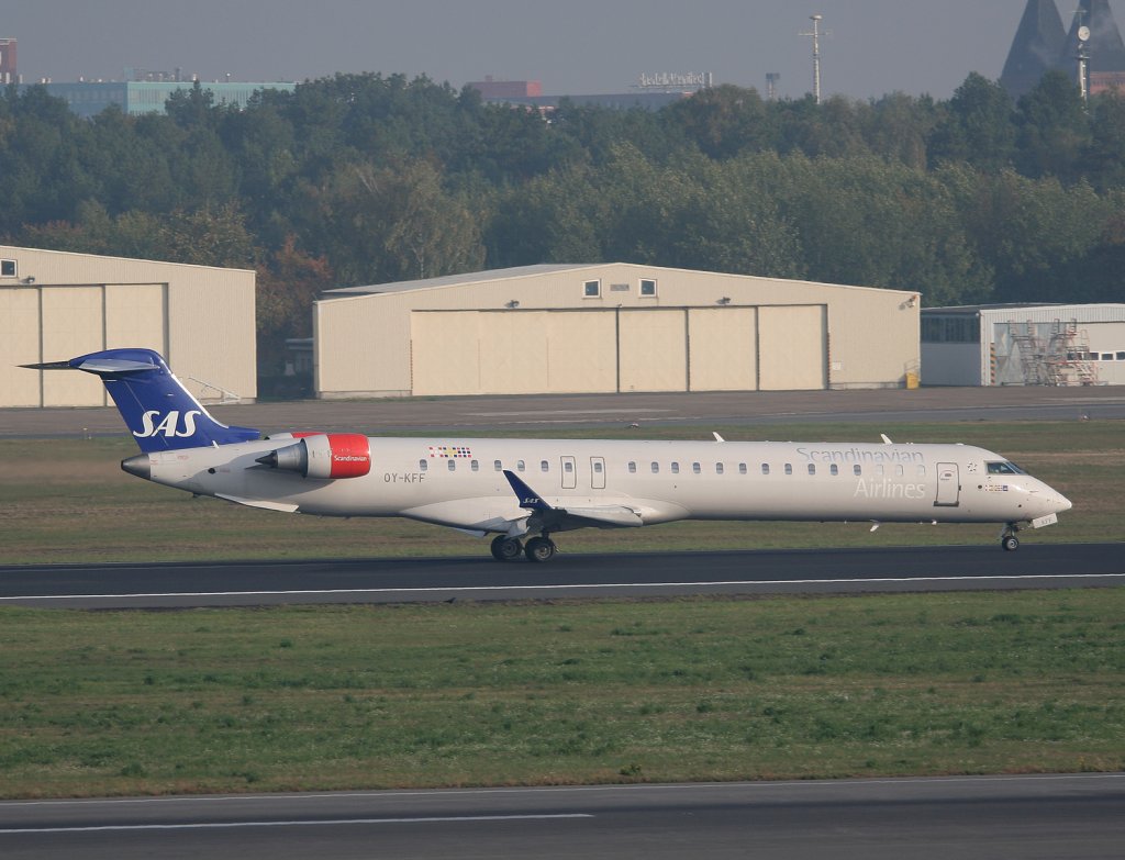SAS Canadair Regjet CRJ900 OY-KFF nach der Landung in Berlin-Tegel am 09.10.2010