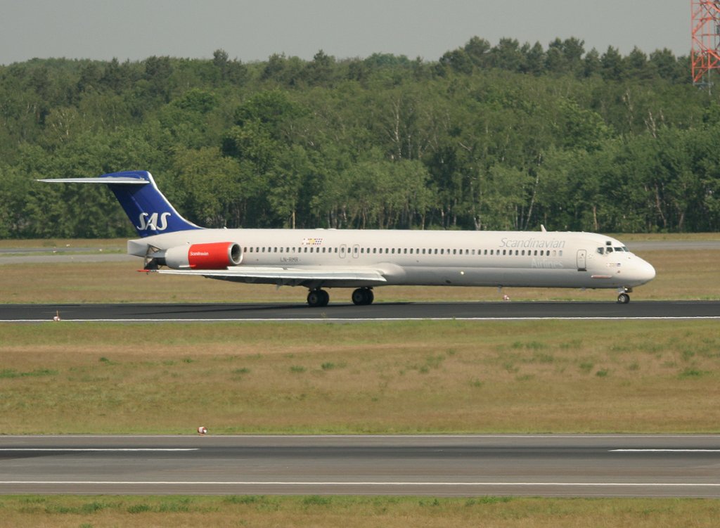 SAS MD 81 LN-RMR nach der Landung in Berlin-Tegel am 22.05.2012