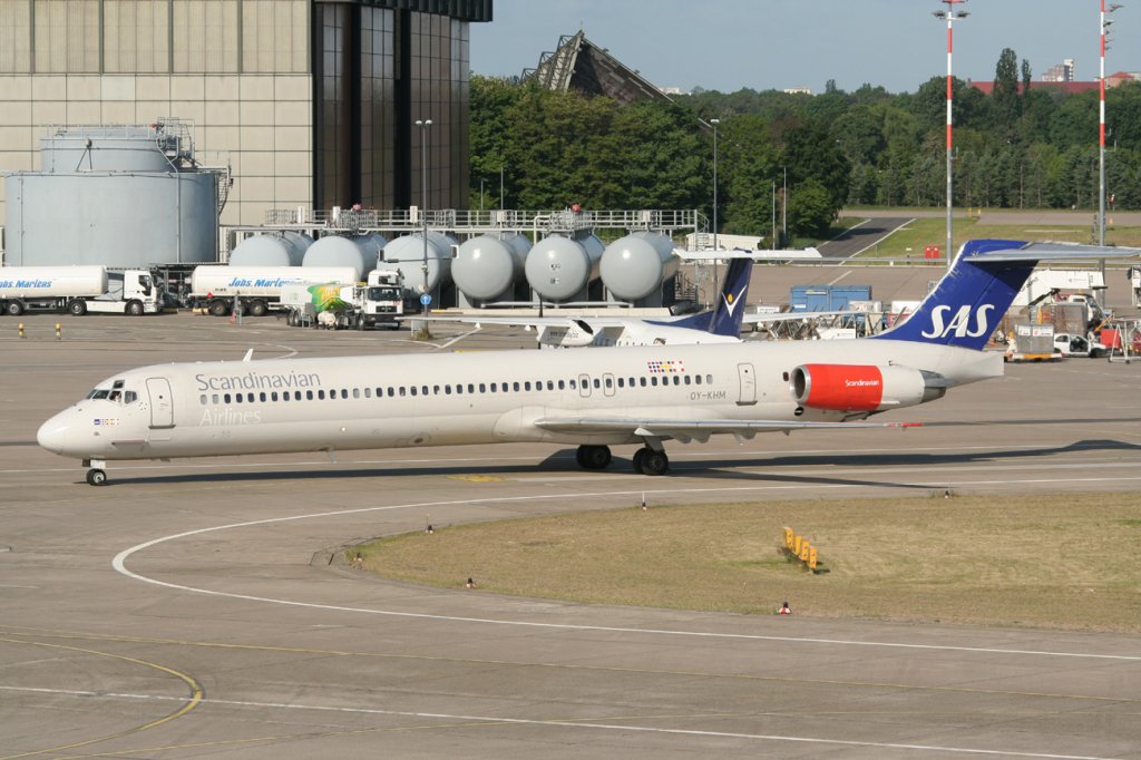 SAS MD 82 OY-KHM bei der Ankunft in Berlin-Tegel am 17.05.2012