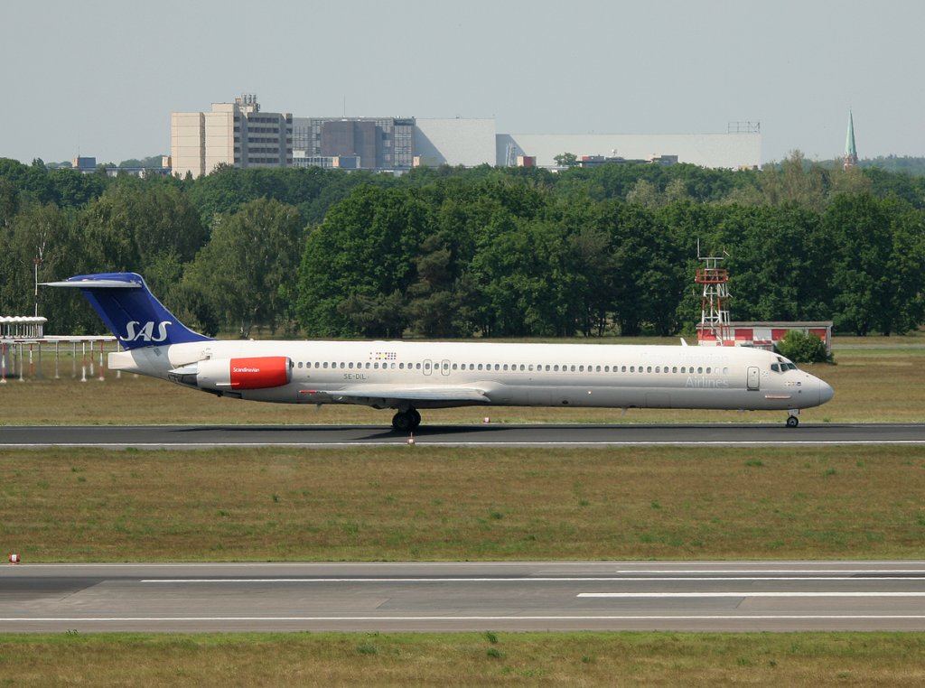 SAS MD 82 SE-DIL nach der Landung in Berlin-Tegel am 22.05.2012