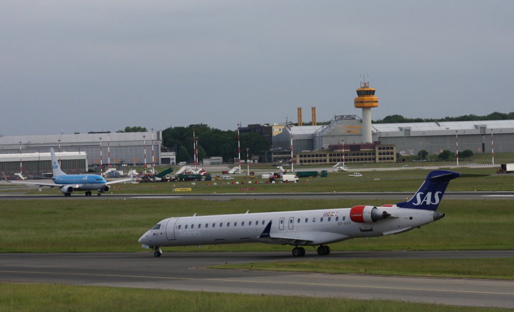 SAS Skandinavian Airlines,OY-KFF,(c/n15231),Canadair Regional Jet CRJ-900ER,30.05.2012,HAM-EDDH,Hamburg,Germany(hinten landet KLM,PH-BGF)