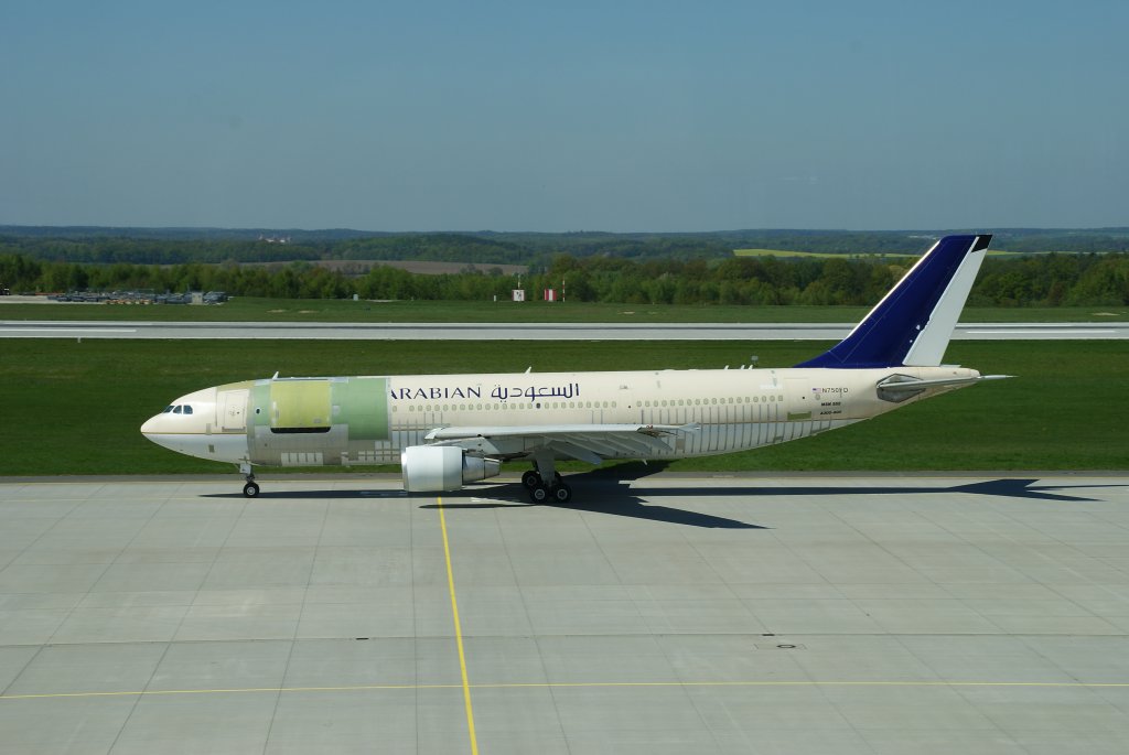 Saudi-Arabian Airlines, Airbus A300-600, Kennung: N750FD rollt ber das Vorfeld zur Startbahn und macht einen Testflug auf dem Flughafen Dresden am 20.04.2009 Besonderheit: Dieser Airbus wird in Dresden zu einer Frachtmaschine umgebaut. 