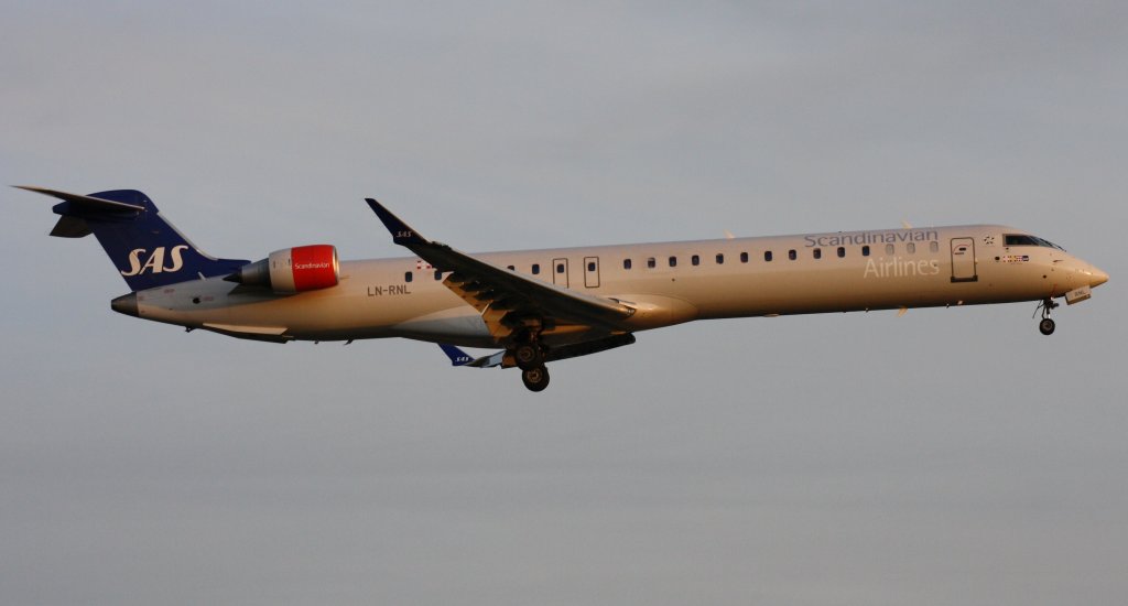 Scandinavian Airlines (SAS), LN-RNL, Canadair Regional Jet CRJ900, 27.09.2011, HAM-EDDH, Hamburg, Germany