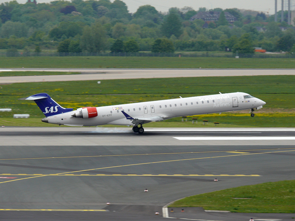 Scandinavian Airlines (SAS); OY-KFF; Canadair Regional Jet CRJ900. Flughafen Dsseldorf. 10.05.2010.