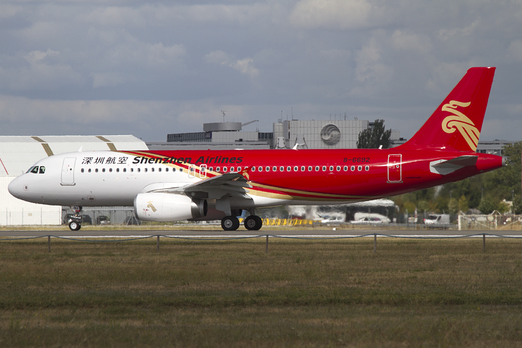 Shenzhen Airlines, B-6692, Airbus, A320-232, 09.09.2010, TLS, Toulouse, France 


