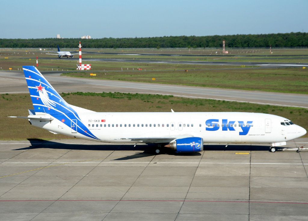 Sky Airlines B 737-430 TC-SKB am 08.05.2011 auf dem Flughafen Berlin-Tegel