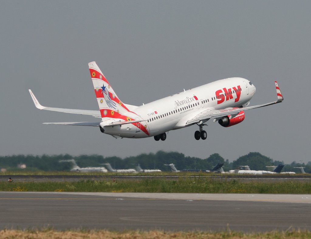 Sky Airlines B 737-83N TC-SKR beim Start in Berlin-Schnefeld am 10.06.2010