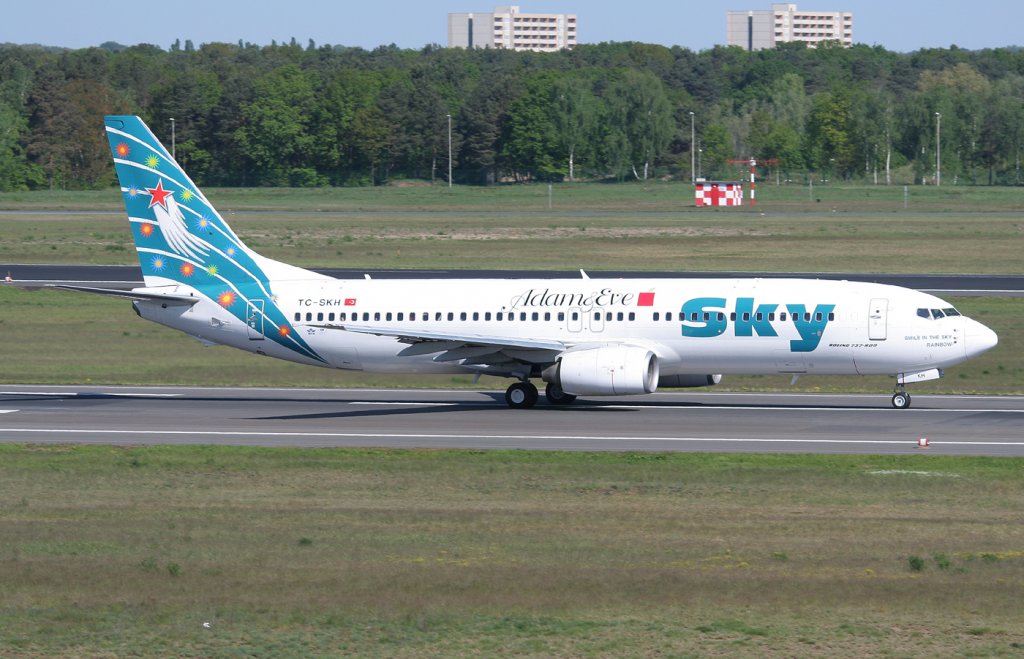 Sky Airlines B 737-8BK TC-SKH beim Start in Berlin-Tegel am 01.05.2011
