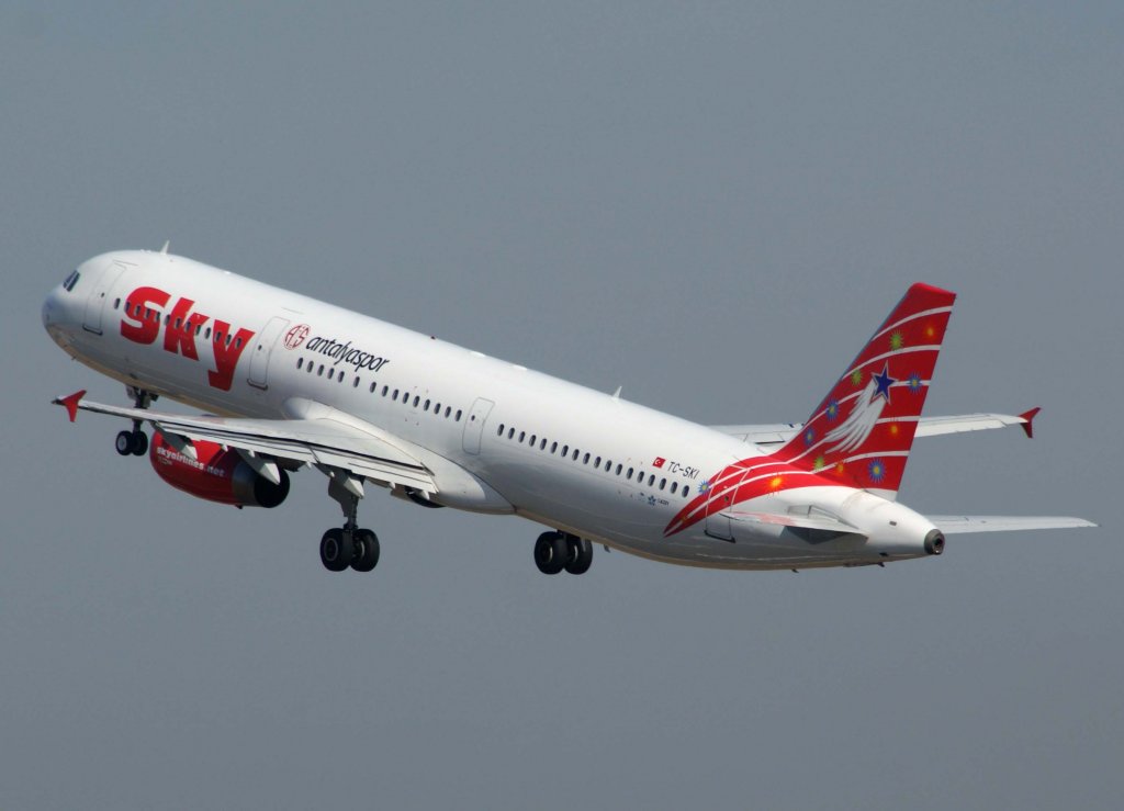 Sky Airlines, TC-SKI, Airbus A 321-200 (Antalya - Smile in the sky), 2010.07.08, NRN-EDLV, Weeze (Niederrhein), Germany