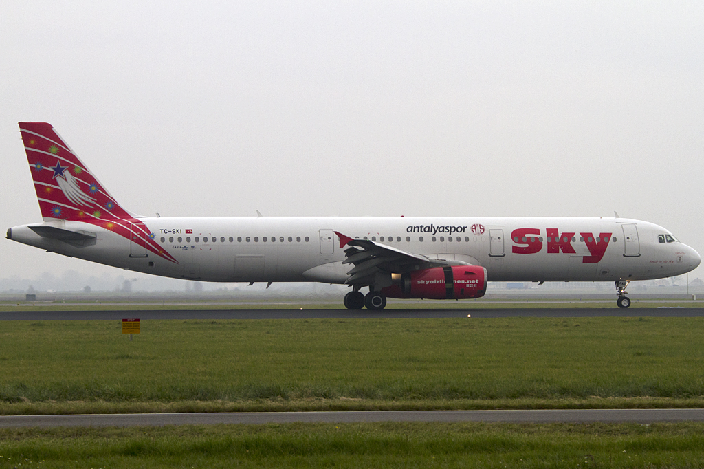 Sky Airlines, TC-SKI, Airbus, A321-131, 28.10.2011, AMS, Amsterdam, Netherlands




