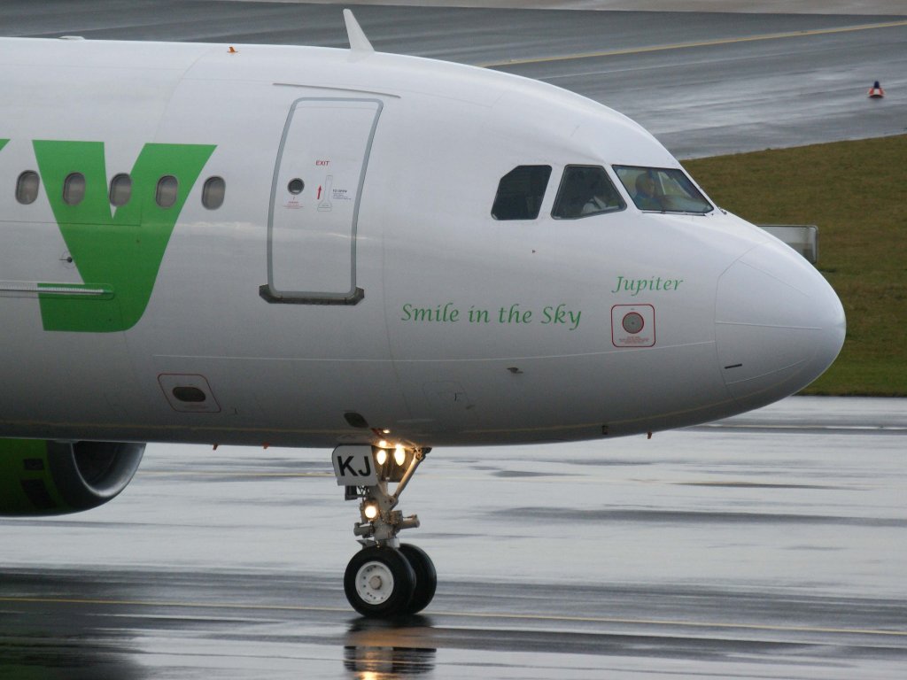 Sky Airlines, TC-SKJ  Jupiter , Airbus, A 320-200 (Bug/Nose), 06.01.2012, DUS-EDDL, Dsseldorf, Germany 