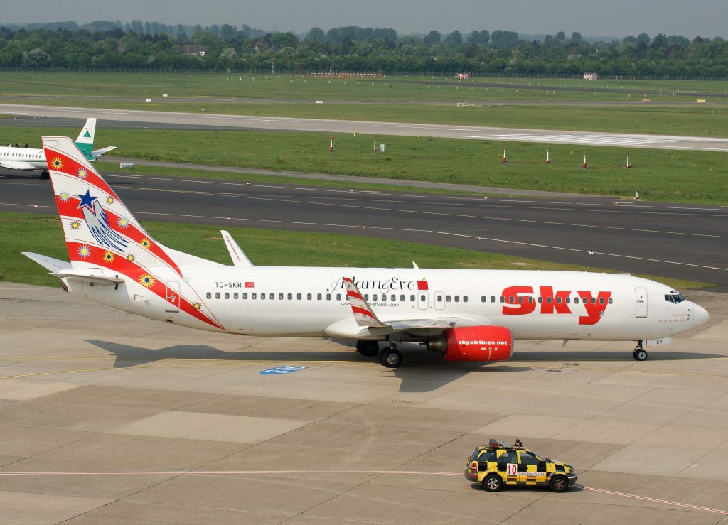 Sky Airlines, TC-SKR, Boeing 737-800 WL  Bodrum  (Adam & Eve Hotels - Sticker), 29.04.2011, DUS-EDDL, Dsseldorf, Germany