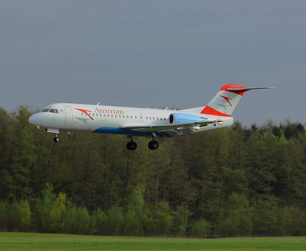 Sonderchater zur AERO2013 in Friedrichshafen, diese Fokker 50 der Austrian Arlines kam aus Graz, hier bei der Landung in Friedrichshafen, 27.04.2013