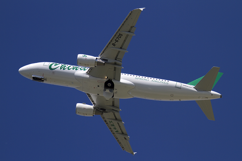 Spring Airlines, D-AXAQ (later: B-6705), Airbus, A319-214, 04.06.2010, XFW, Hamburg-Finkenwerder, Germany 


