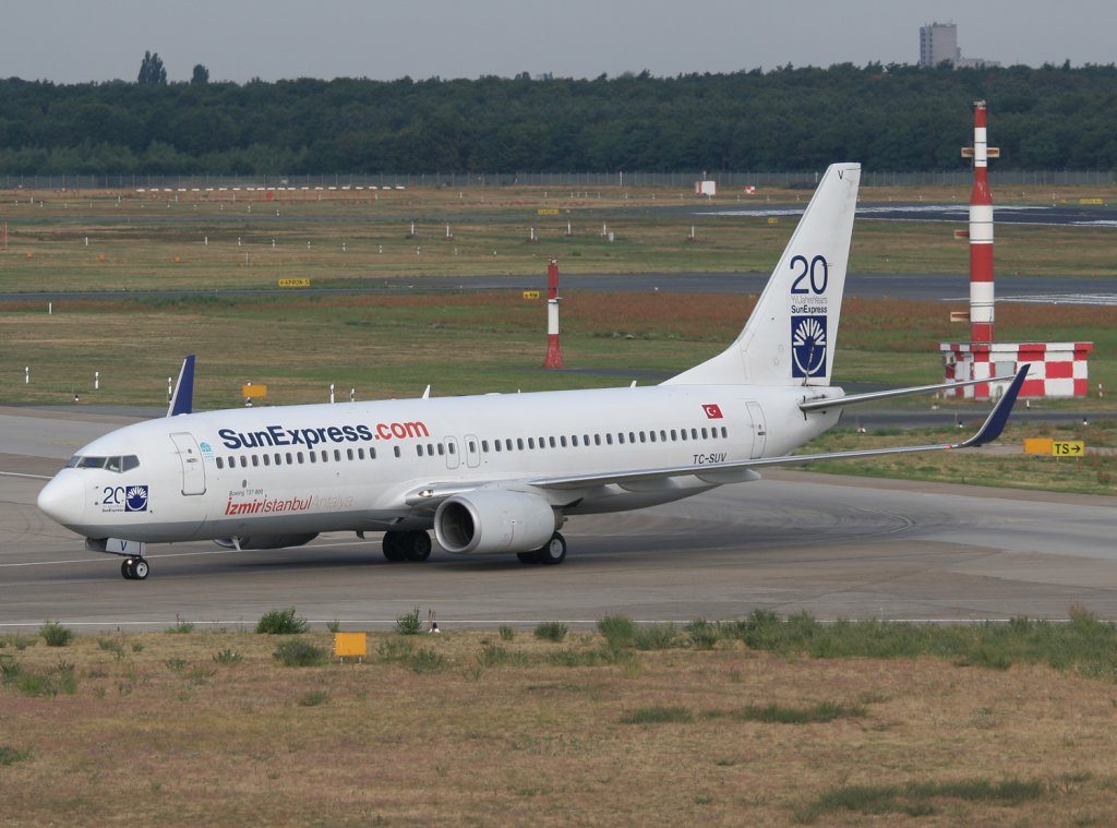 SunExpress B 737-86N TC-SUV bei der Ankunft in Berlin-Tegel am 31.07.2010