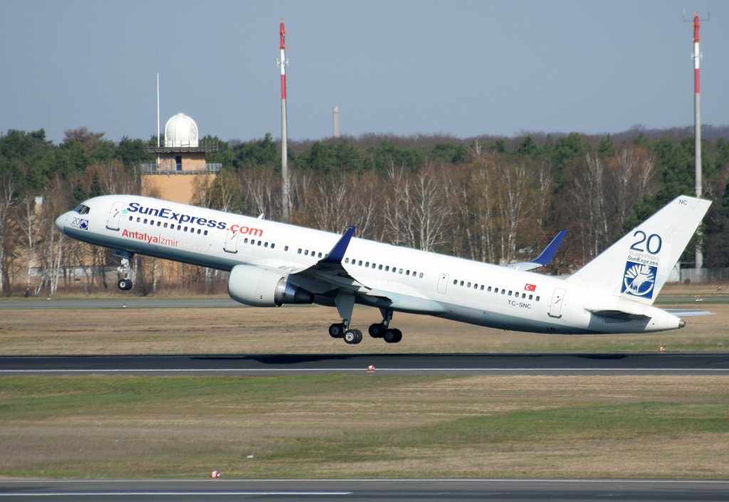 SunExpress B 757-2Q8(WL) TC-SNC beim Start in Berlin-Tegel am 02.04.2010