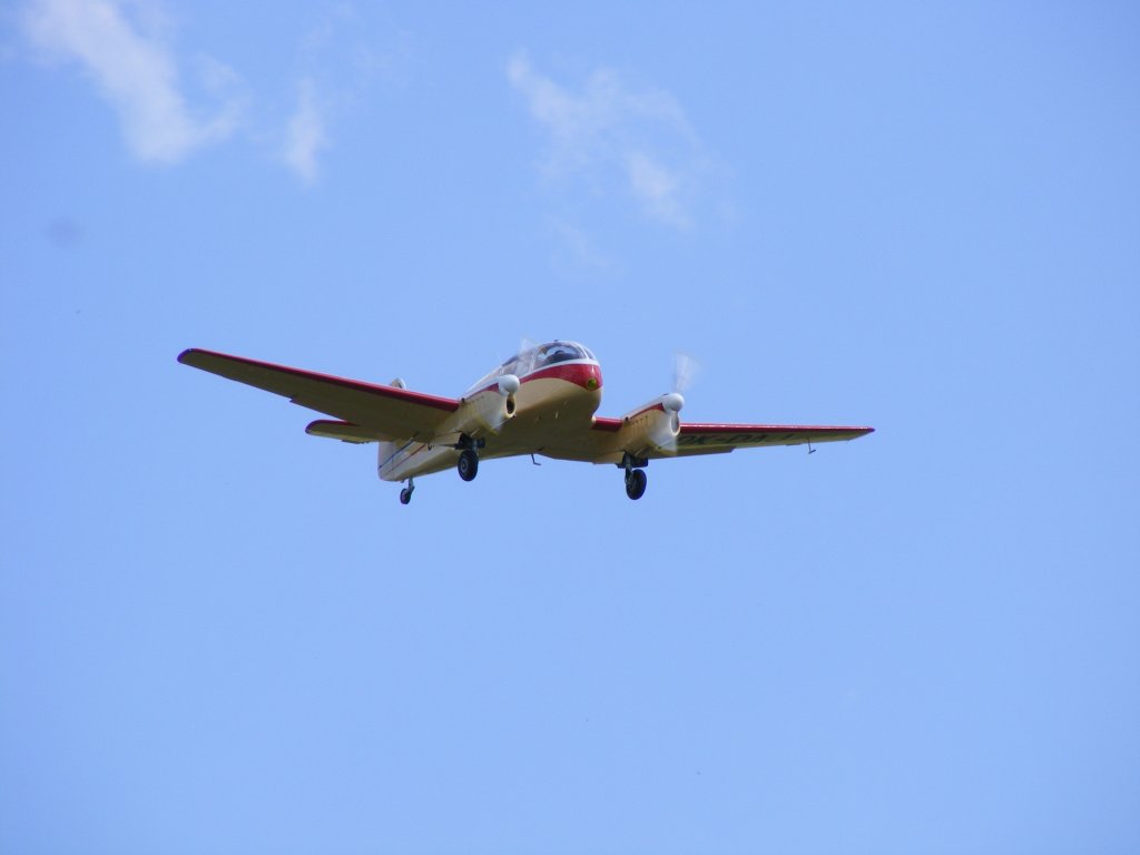 Super AERO AE-145 OK-DAJ im Anflug auf den Flugplatz Alkersleben (EDBA) am 28.4.2012