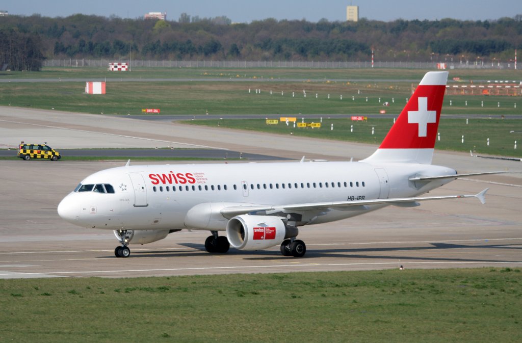Swiss A 319-112 HB-IPR bei der Ankunft in Berlin-Tegel am 16.04.2011