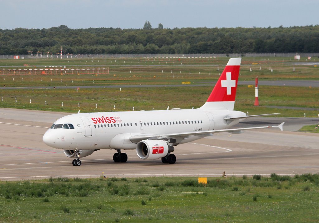 Swiss A 319-112 HB-IPR bei der Ankunft in Berlin-Tegel am 21.07.2012
