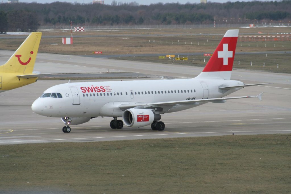 Swiss A 319-112 HB-IPY bei der Ankunft auf dem Flughafen Berlin-Tegel am 27.02.2010