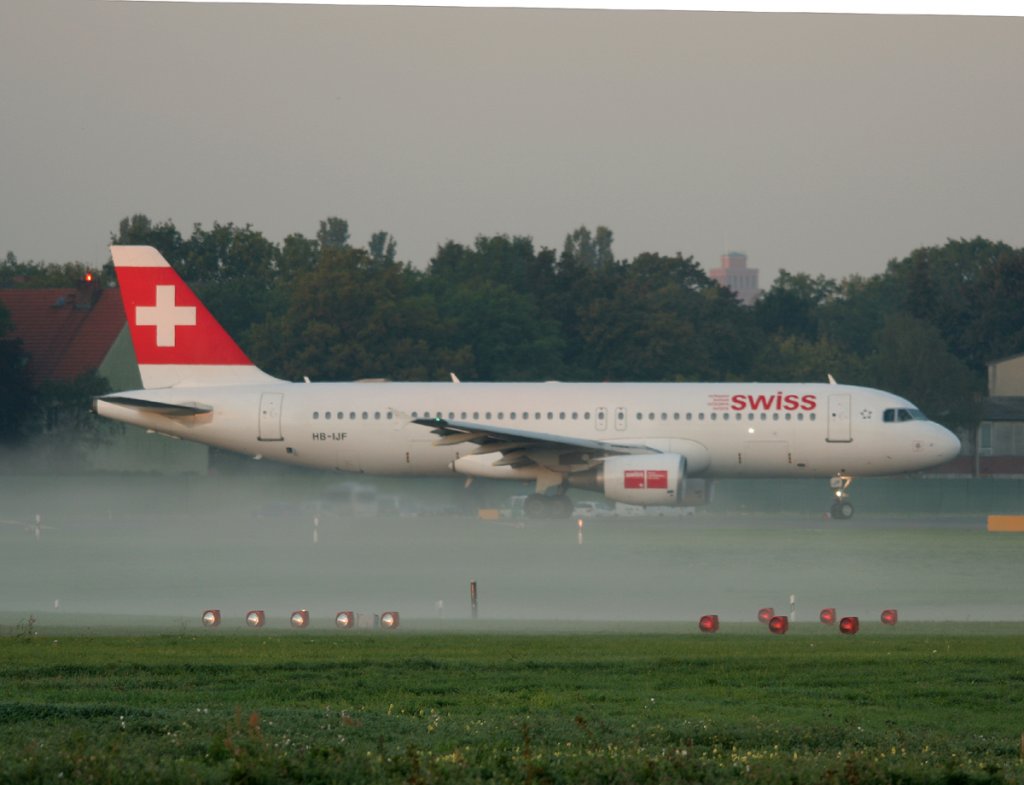Swiss A 320-214 HB-IJF kurz vor dem Start in Berlin-Tegel am 24.09.2011