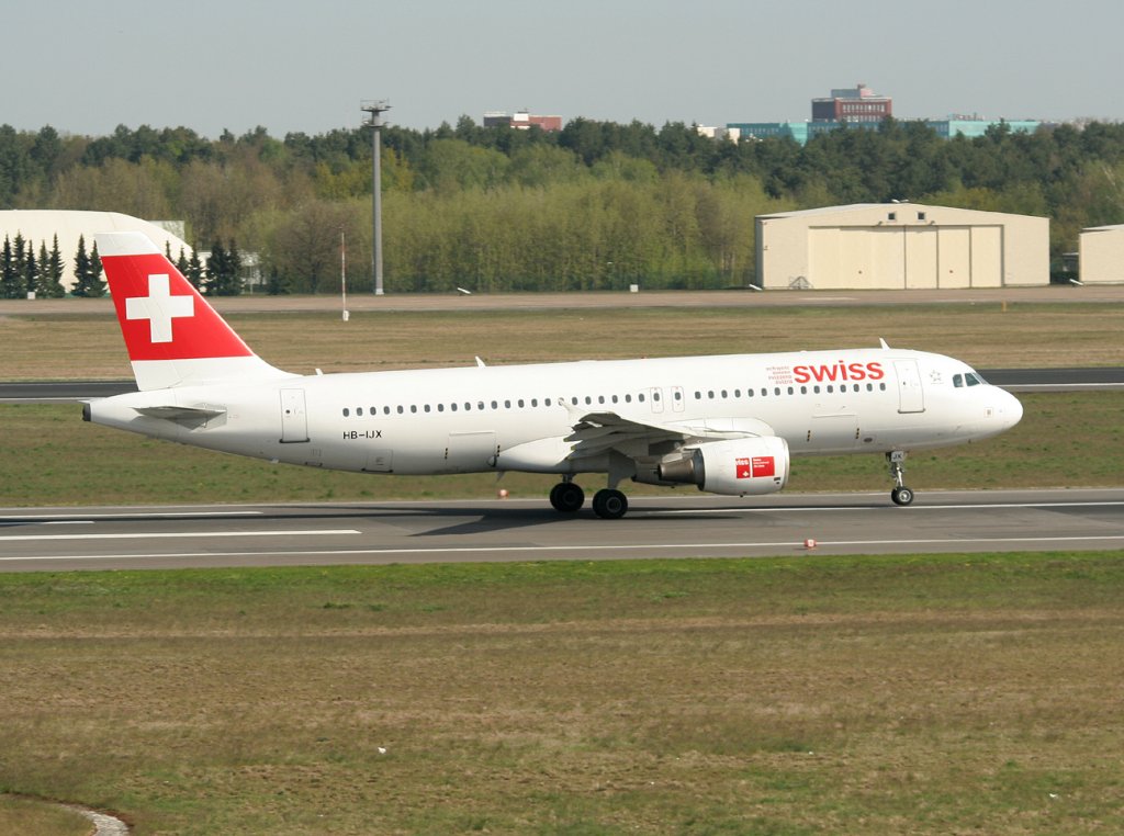 Swiss A 320-214 HB-IJX beim Start in Berlin-Tegel am 28.04.2012