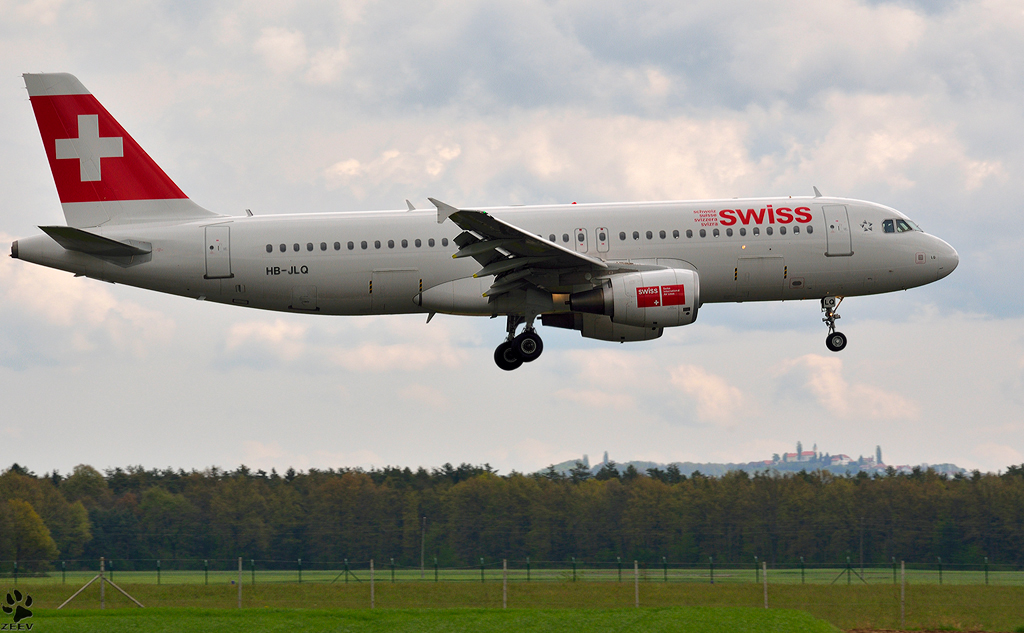 SWISS A320-214 HB-JLQ bei der Landung an Maribor Flughafen MBX. / 24.4.2012