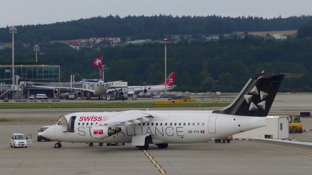 Swiss Avro Regional Jet RJ85, HB-IYV, in Zürich (6.8.10)