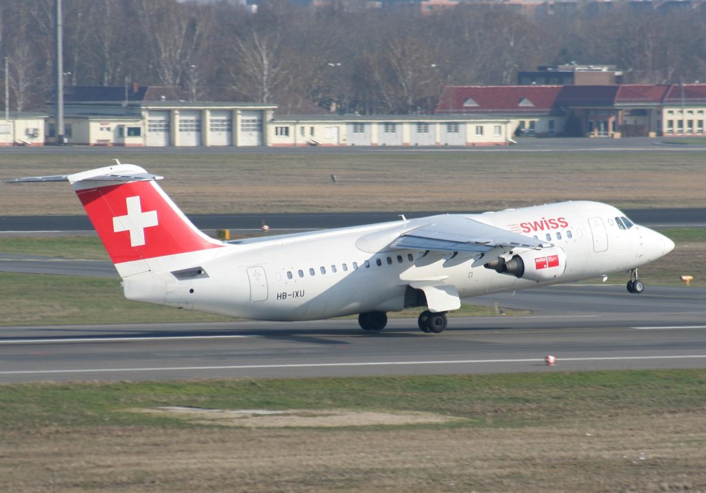 Swiss Avro Regjet RJ100 HB-IXU beim Start in Berlin-Tegel am 03.04.2010