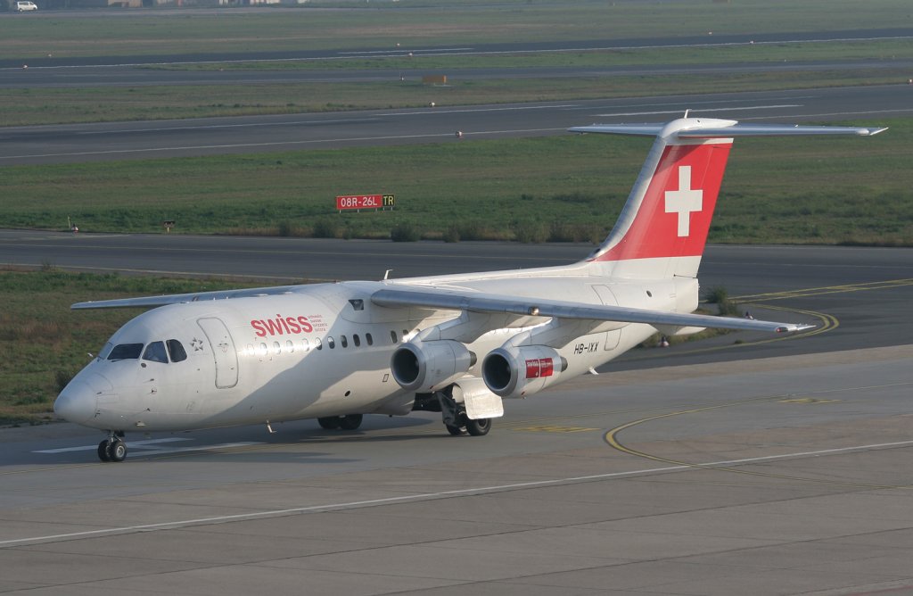 Swiss Avro Regjet RJ100 HB-IXX bei der Ankunft in Berlin-Tegel am 03.10.2010