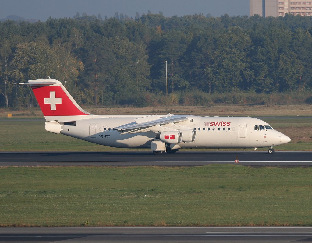 Swiss Avro Regjet RJ100 HB-IYY nach der Landung in Berlin-Tegel am 10.10.2010