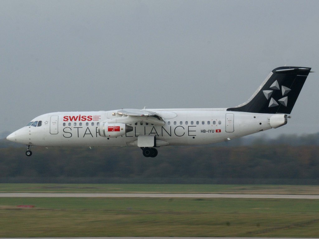 Swiss European Air Lines, HB-IYU  Rot Turm-2002m , BAe/Avro, 146-300/RJ-100 (Star Alliance - Lackierung), 13.11.2011, DUS, Dsseldorf, Germany

