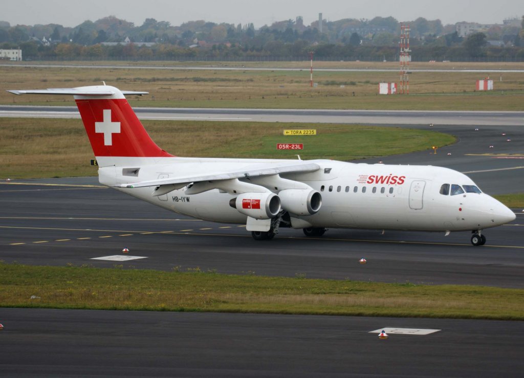 Swiss European Air Lines, HB-IYW, BAe 146-300 / Avro RJ-100 (Spitzmeilen-2501m), 2009.10.24, DUS, Dsseldorf, Germany