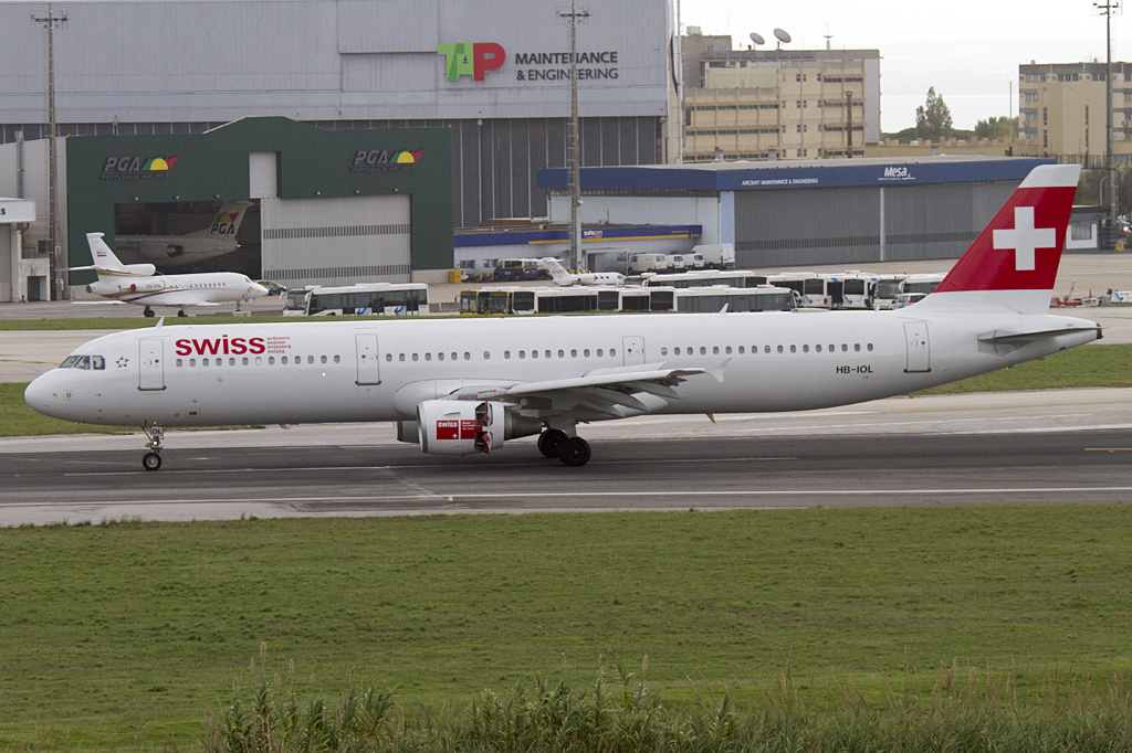 Swiss, HB-IOL, Airbus, A321-111, 01.11.2010, LIS, Lissabon, Portugal 






