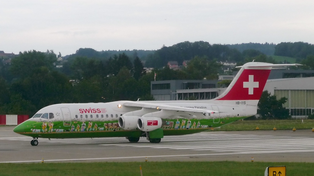 Swiss HB-IYS, Avro Regional Jet BAe 146, in Zrich (6.8.10)