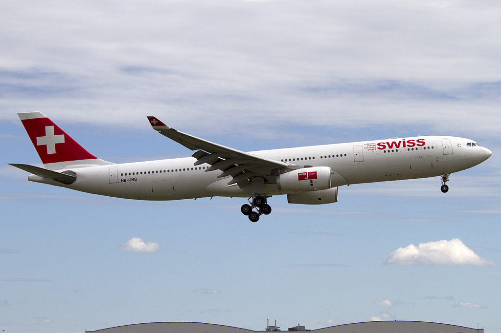 Swiss, HB-JHB, Airbus, A330-343X, 24.08.2011, YUL, Montreal, Canada 





