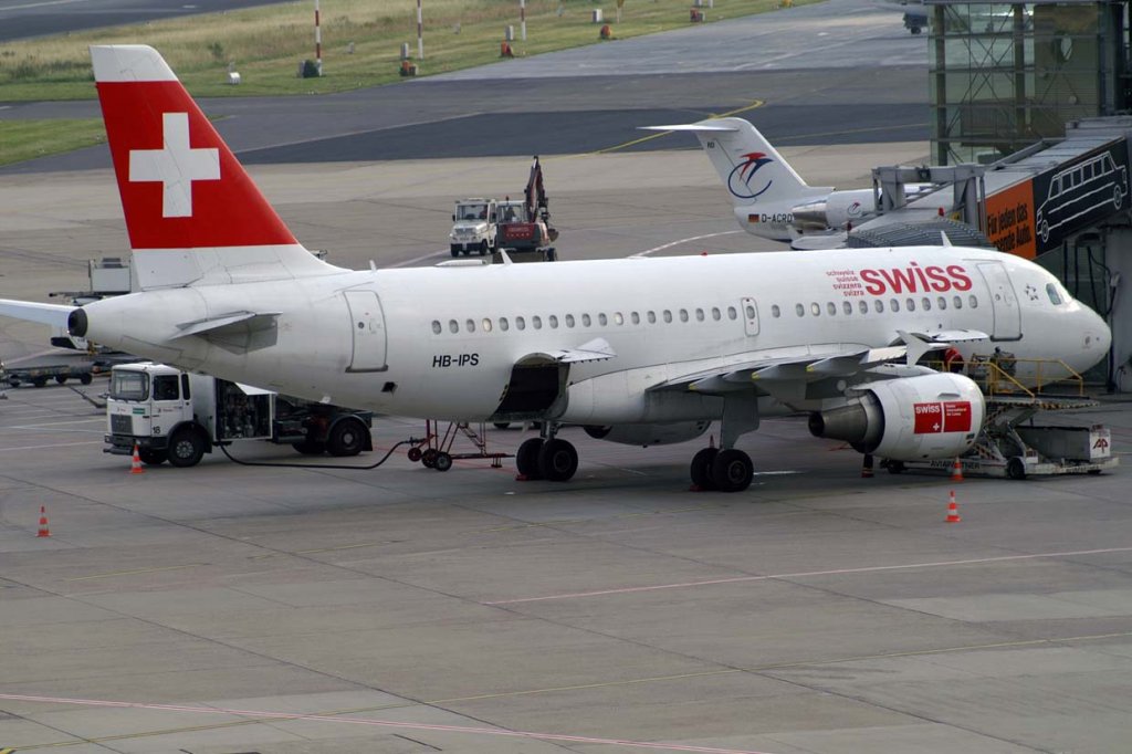 Swiss International Airlines, HB-IPS, Airbus A 319-100 (Clariden-3267m), 2007.07.10, DUS, Dsseldorf, Germany